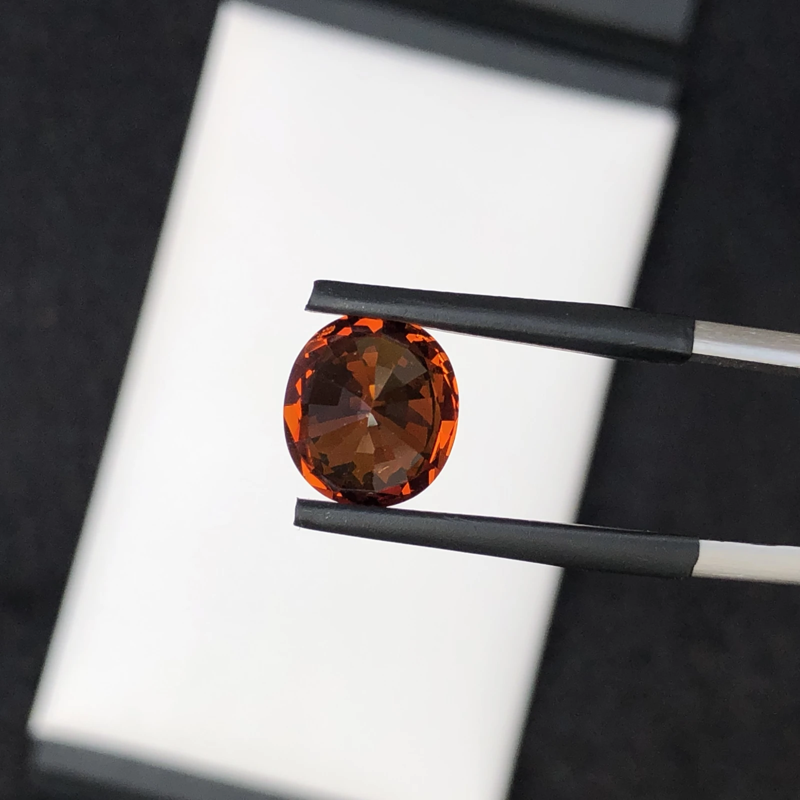 5.75ct Natural Vivid Orange Sapphire Oval Shape — view 6